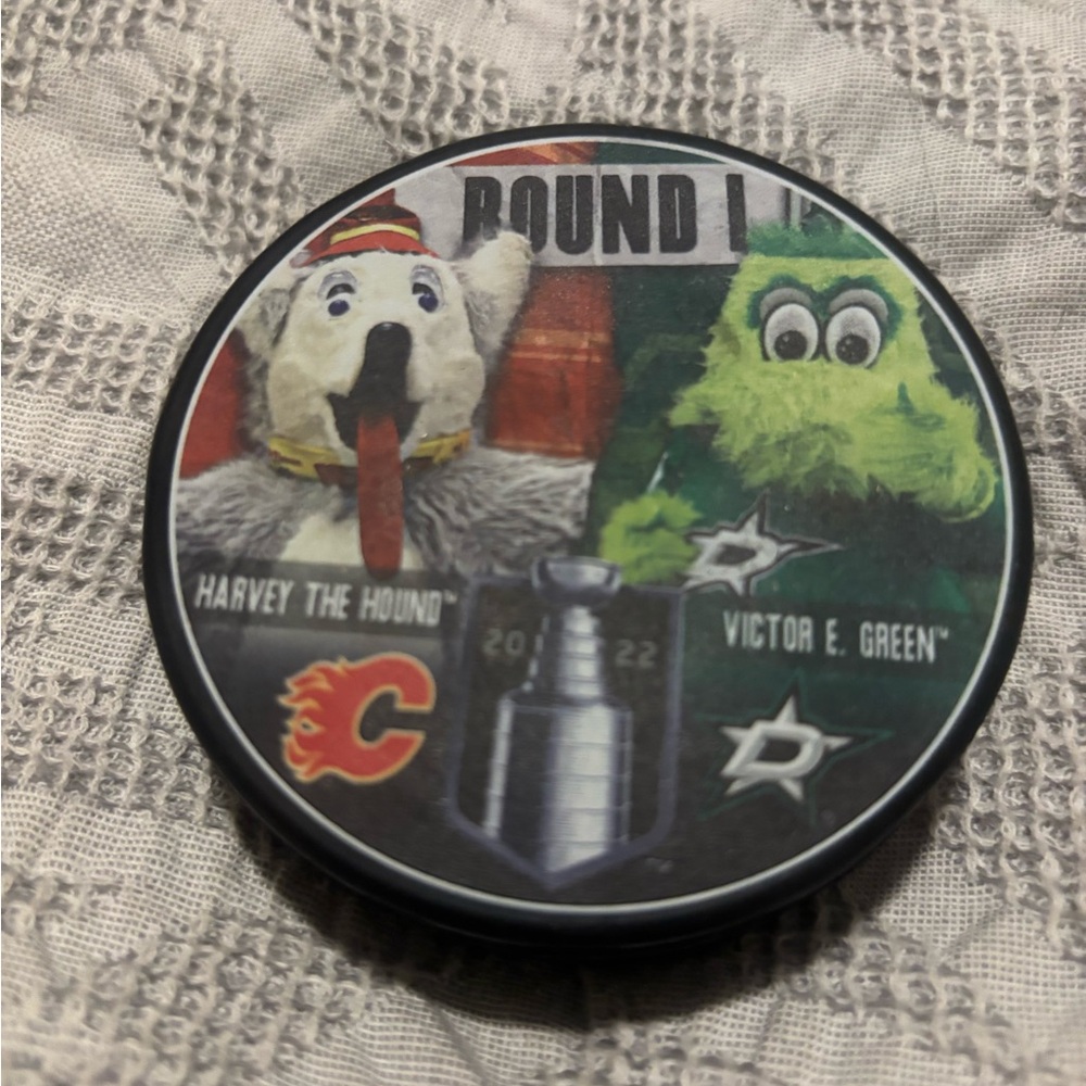 NHL Official Mascot Match Up Hockey Puck Dallas Stars vs Calgary Flames